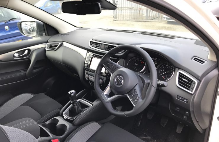 Nissan QASHQAI DIESEL HATCHBACK 1.5 dCi N-Connecta 5dr Manual Car Leasing Interior
