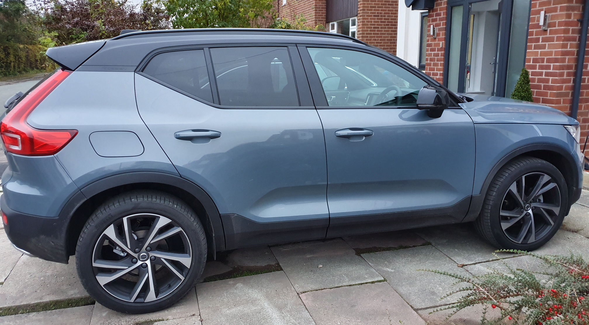 In Review; Volvo XC40 ESTATE 1.5 T3 (163) R DESIGN 5door CarLease UK